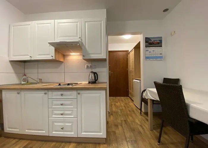 לינה וארוחת בוקר Tadeo 3*